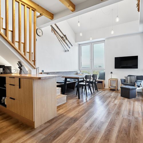 Rodinný Apartman s balkónem pro 4 os. se 2 ložnicemi (s možností přistýlky)