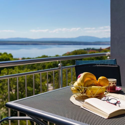 Apartament cu vedere spre mare cu 2 camere pentru 4 pers.