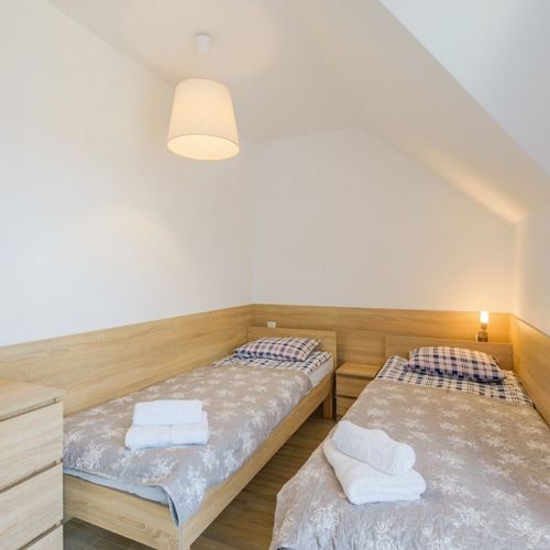 Apartament 6-osobowy z antresolą z 3 pomieszczeniami sypialnianymi
