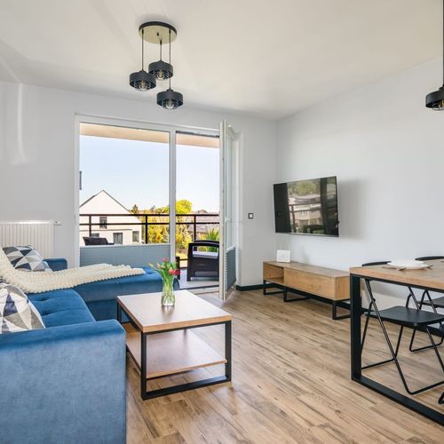 Apartament 4-osobowy z balkonem z 2 pomieszczeniami sypialnianymi