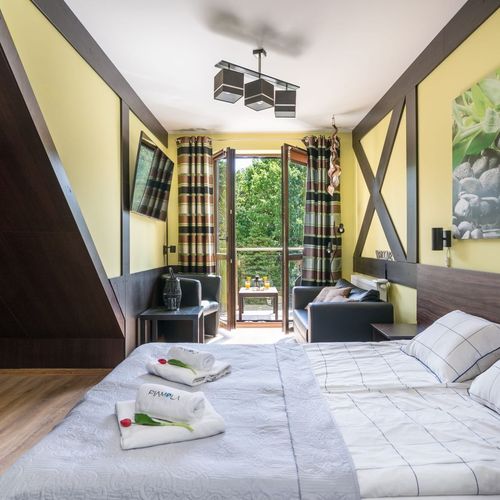 Apartament 3-osobowy z balkonem z 1 pomieszczeniem sypialnianym