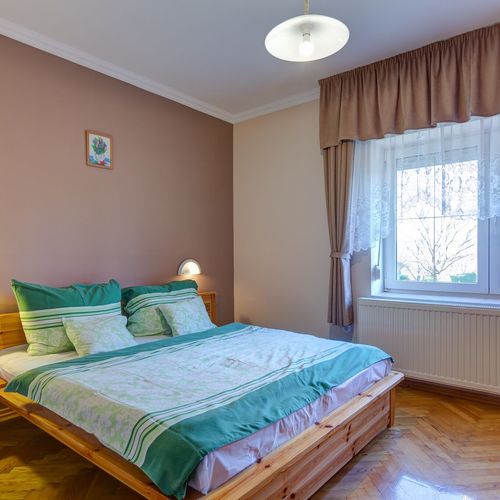 Apartament la parter cu aer condiționat cu 1 camera pentru 2 pers.