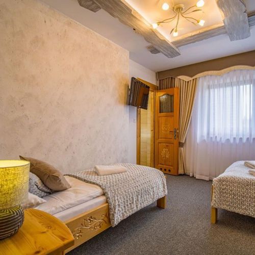 Apartament 5-osobowy z balkonem z widokiem na góry z 2 pomieszczeniami sypialnianymi