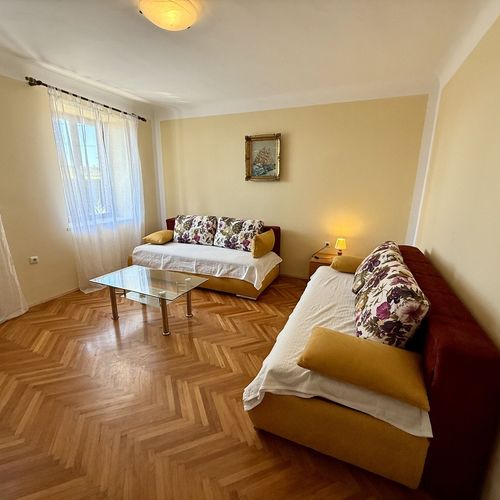Apartament la parter cu 2 camere pentru 4 pers.