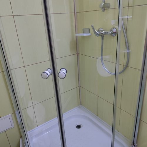 Camera dubla standard cu vedere spre oraș