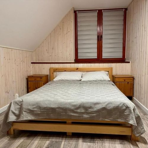 Casă de vacanță întreaga unitate cu vedere spre pădure pentru 9 pers. (se inchirieaza doar integral) (se poate solicita pat suplimentar)