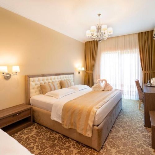 Camera tripla premium cu terasă