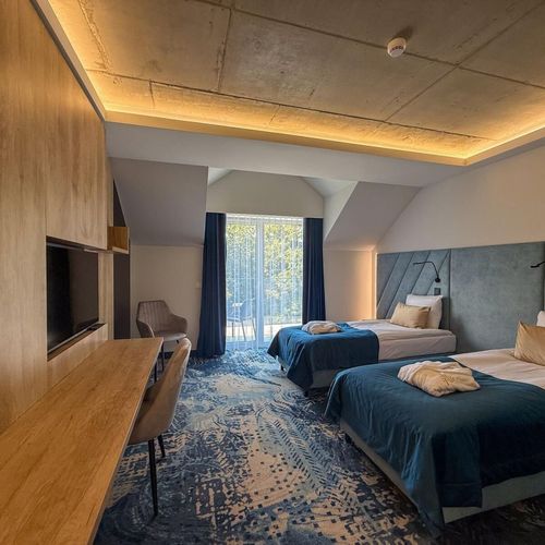 Apartament 4-osobowy z balkonem z klimatyzacją z 2 pomieszczeniami sypialnianymi