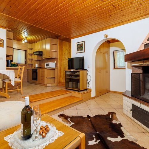 Casă de vacanță întreaga unitate cu vedere spre pădure pentru 4 pers. (se inchirieaza doar integral) (se poate solicita pat suplimentar)