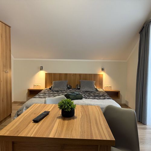 Apartament 2-osobowy na poddaszu z balkonem z 1 pomieszczeniem sypialnianym