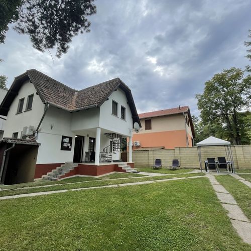 Casă de vară family întreaga unitate pentru 8 pers. (se inchirieaza doar integral)