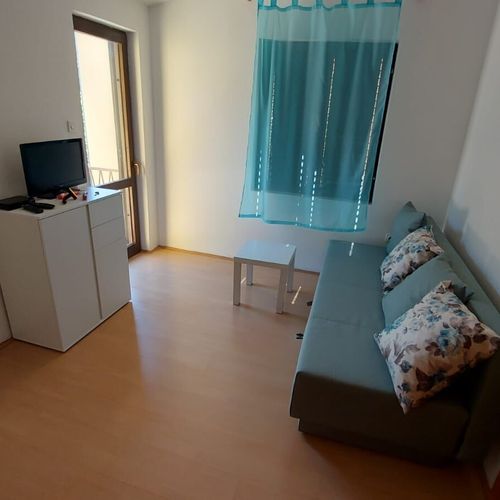 Apartament la etaj cu terasă cu 2 camere pentru 3 pers.