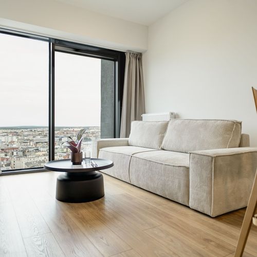Apartman pro 4 os. se 2 ložnicemi s výhledem na město na poschodí