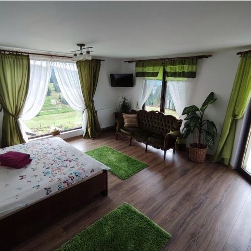 Casă de vacanță întreaga unitate cu panoramă pentru 12 pers. (se inchirieaza doar integral)