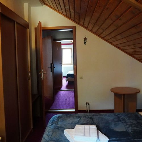 Apartament 4-osobowy na poddaszu z widokiem na góry z 2 pomieszczeniami sypialnianymi