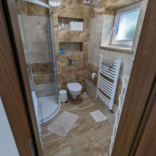 Întreaga unitate întreaga unitate cu vedere spre munte pentru 6 pers. (se inchirieaza doar integral)