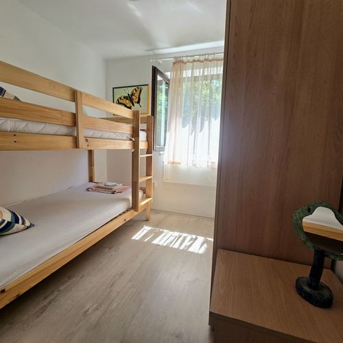 Apartman s balkónem pro 3 os. se 2 ložnicemi s výhledem na les