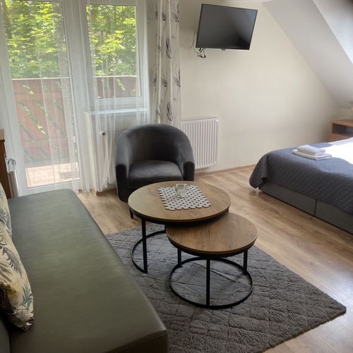 Pokoj s balkónem pro 3 os. s výhledem na les