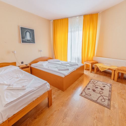Camera cvadrupla standard cu balcon