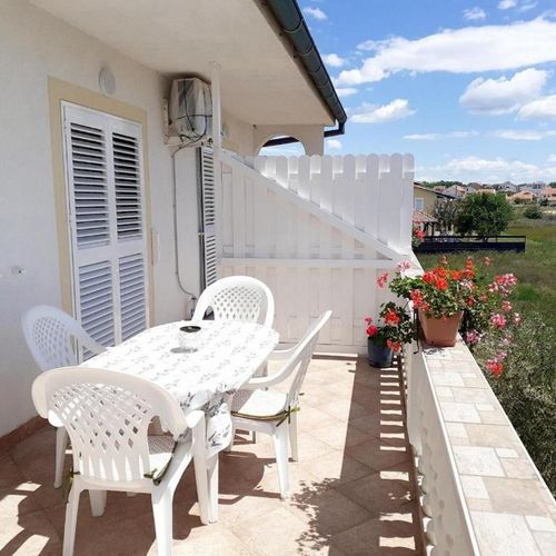 Apartament standard la etaj cu 2 camere pentru 4 pers.