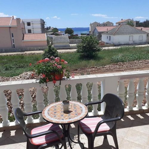 Apartament classic cu vedere parțială spre mare cu 2 camere pentru 4 pers.