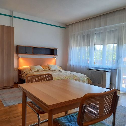 Apartament confort cu cadă cu 1 camera pentru 2 pers. (se poate solicita pat suplimentar)