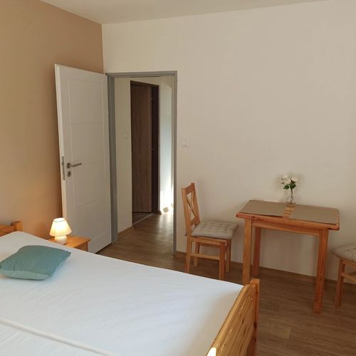 Apartman pro 4 os. se 2 ložnicemi s výhledem na jezero 