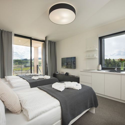 Apartament trip la etaj cu 1 camera pentru 2 pers. (se poate solicita pat suplimentar)