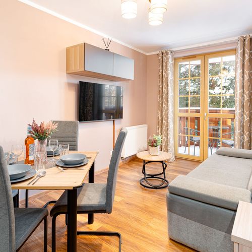 Apartament la parter cu vedere spre pădure cu 2 camere pentru 4 pers.