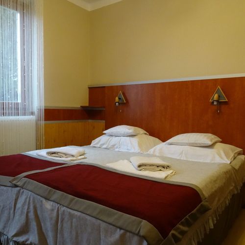 Apartament standard cu 2 camere pentru 3 pers. (se poate solicita pat suplimentar)