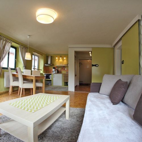 Apartman se sprchou s vlastní kuchyňkou s manželskou postelí s 1 ložnicí (s možností přistýlky)