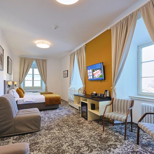 Apartament familial(ă) cu vedere spre cetate cu 2 camere pentru 4 pers. (se poate solicita pat suplimentar)