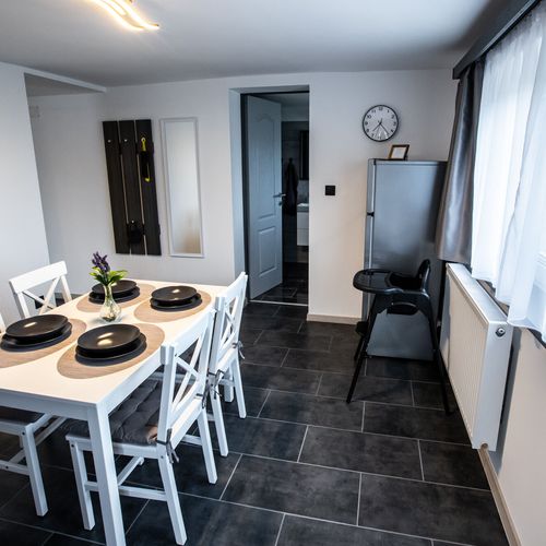 Apartament 4-osobowy na piętrze z widokiem na jezioro z 2 pomieszczeniami sypialnianymi