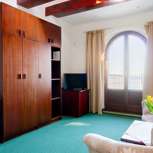 Apartament cu terasă cu vedere spre mare cu 2 camere pentru 4 pers.