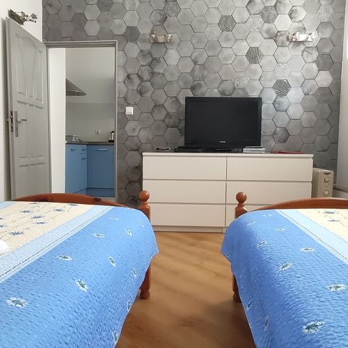 Apartament la demisol a cu 1 camera pentru 2 pers.