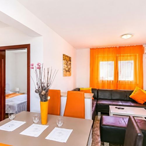 Apartament pentru 6 pers. (se inchirieaza doar integral)