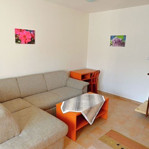 Apartament la parter la mansardă cu 1 camera pentru 4 pers. (se poate solicita pat suplimentar)