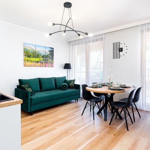 Apartament 4-osobowy z balkonem z własną kuchnią z 2 pomieszczeniami sypialnianymi