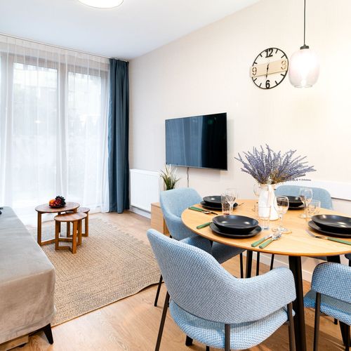 Apartament 4-osobowy z tarasem z aneksem kuchennym z 2 pomieszczeniami sypialnianymi