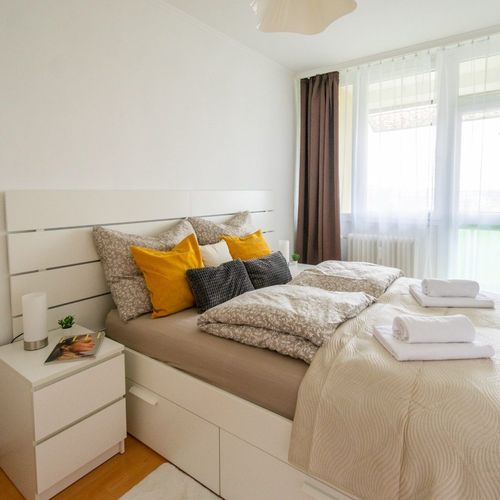 Apartament superior la etaj pentru 6 pers. (se inchirieaza doar integral)