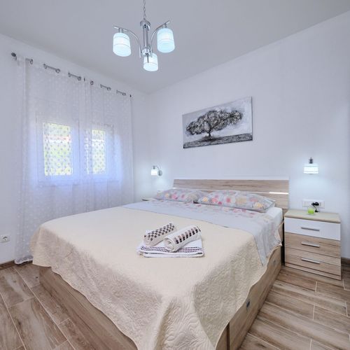 Apartament întreaga unitate cu vedere spre mare cu 5 camere pentru 10 pers.