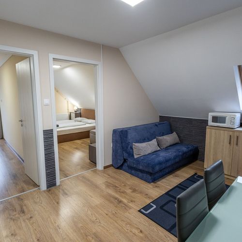 Apartament junior la etaj cu 2 camere pentru 4 pers.