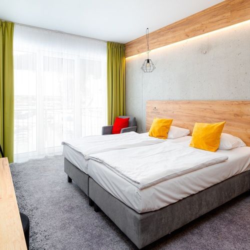 Apartament 3-osobowy z balkonem z widokiem na góry z 1 pomieszczeniem sypialnianym