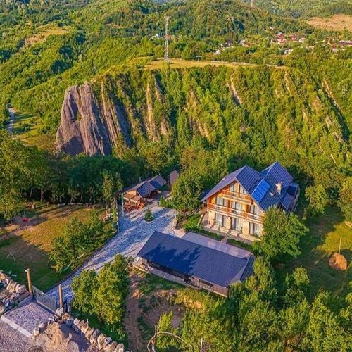 Cabană pentru 22 pers. (se inchirieaza doar integral)