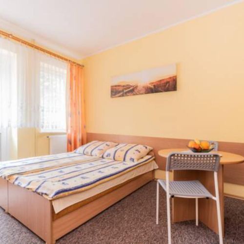 Camera studio la parter pentru 5 pers.