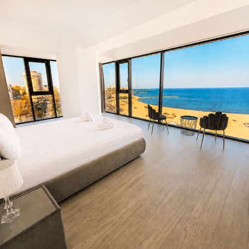Apartament deluxe cu vedere spre mare cu 3 camere pentru 5 pers.