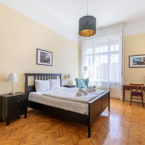 Apartament cu aer condiționat cu bucătărie proprie pentru 4 pers. (se inchirieaza doar integral)
