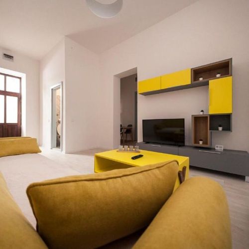 Apartament grand la etaj cu 3 camere pentru 6 pers.