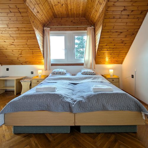 Apartament bronze la etaj cu 1 camera pentru 3 pers.