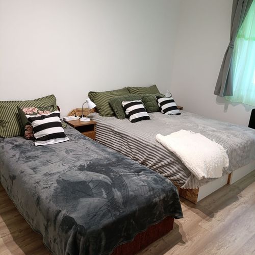 Apartament la etaj with private bathroom cu 2 camere pentru 5 pers.